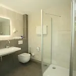 Muenchner Hof Otel 3*