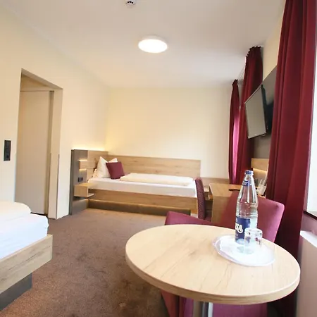Muenchner Hof Отель 3*