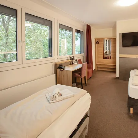 Muenchner Hof Hotel 3*