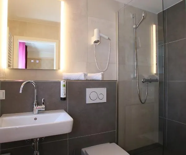 فندق Muenchner Hof 3*